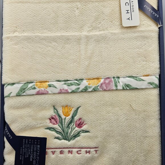 Givenchy Blanket - Picture 7 of 16